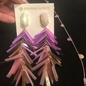 Kendra Scott earnings and necklace